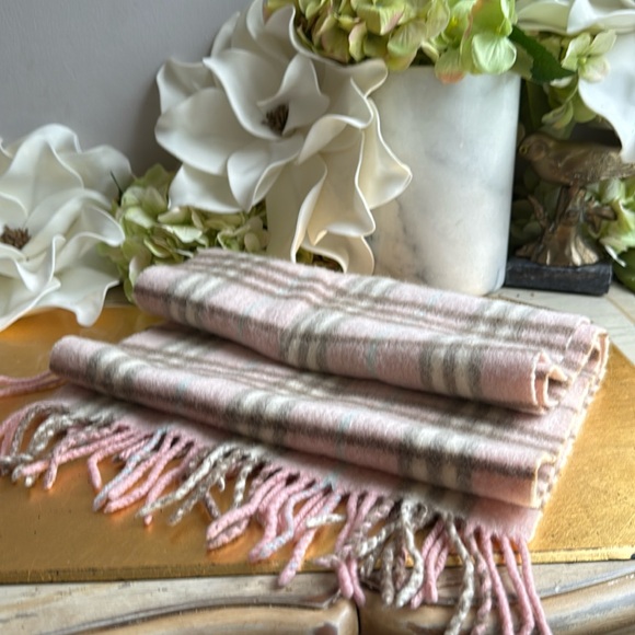 Burberry Light Pink Plaid Nova Check Cashmere Scarf - Picture 2 of 9